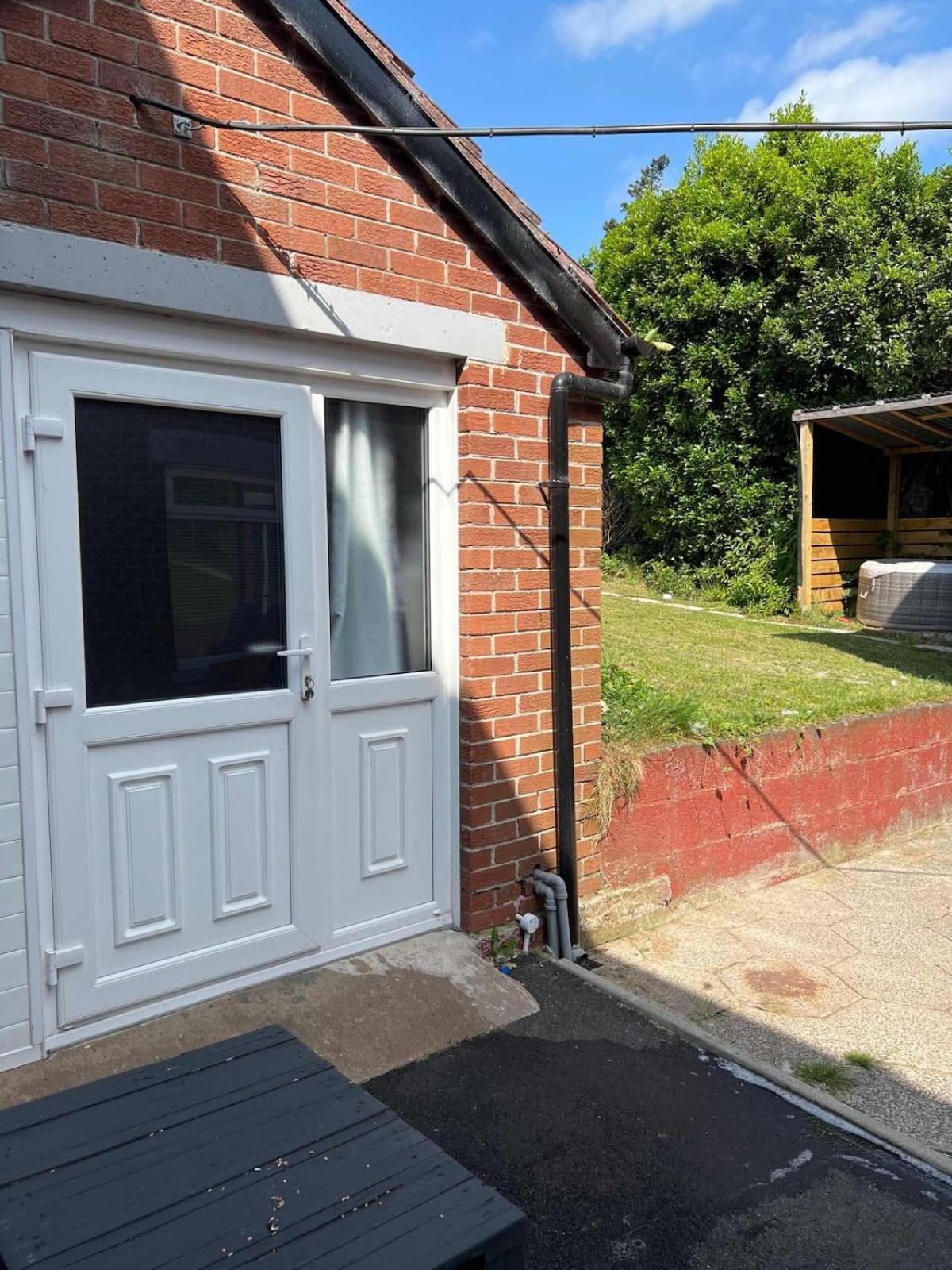Macs Belfast Single Bedroom Exterior photo